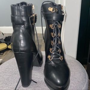 Heeled leather boots